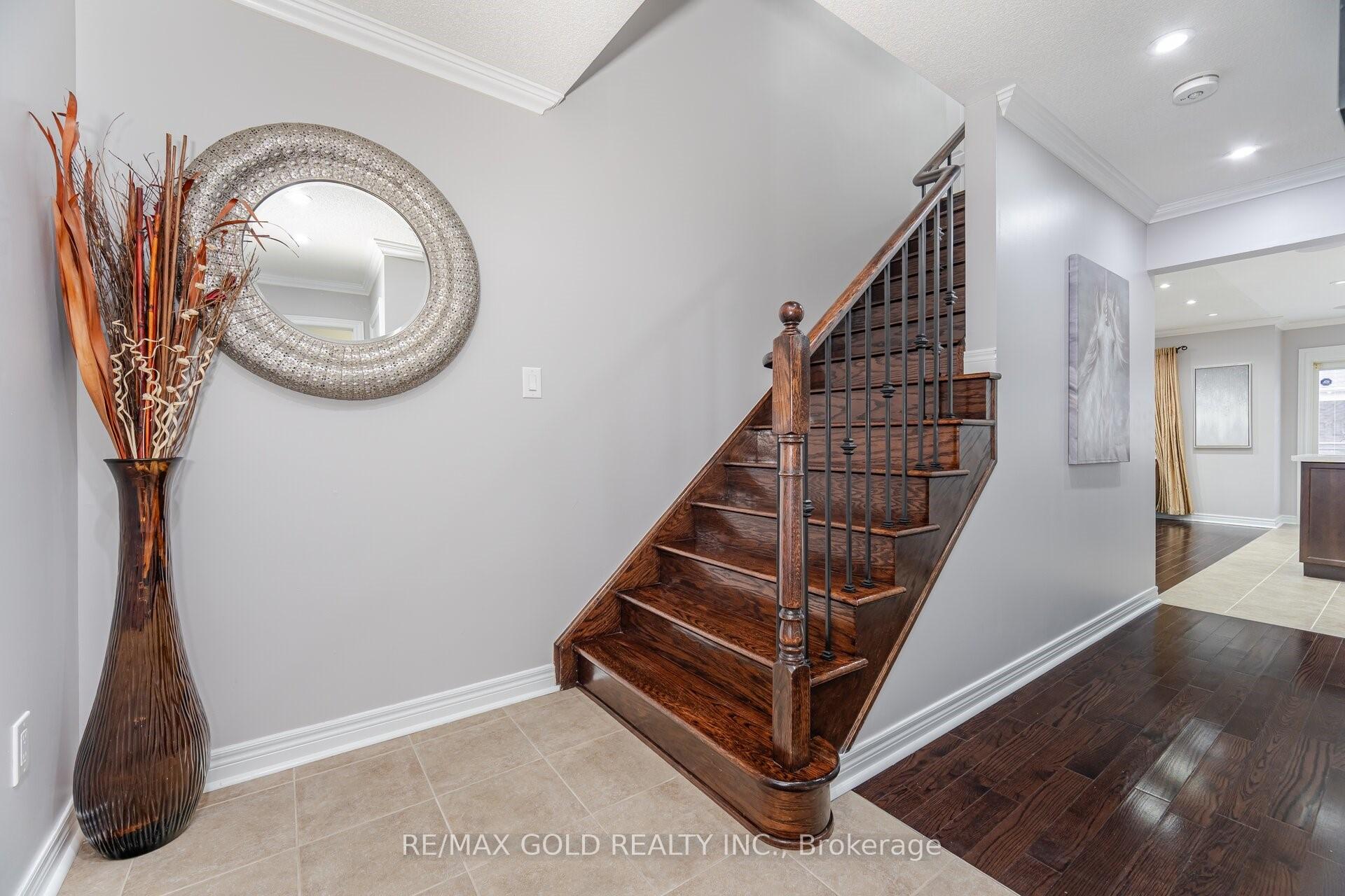 Photo 12 of 6 Lightcatcher Circle, Brampton, Bram East — HOMEH