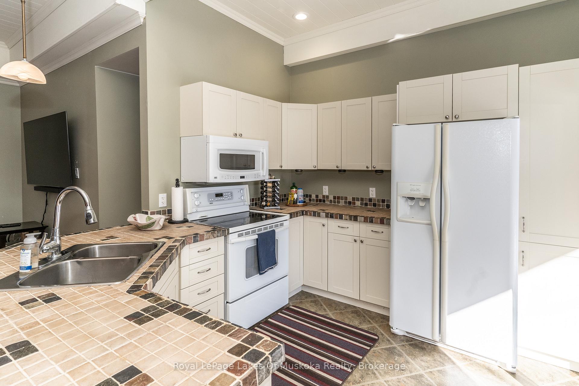 Photo 7 of 86 Lynx Drive, Kearney — HOMEH