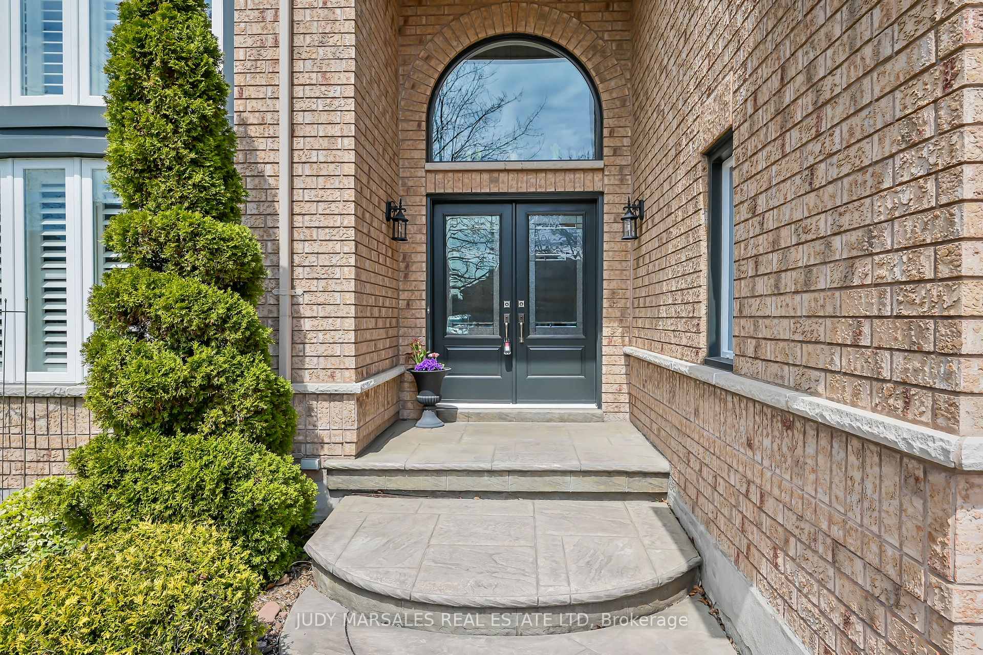 Photo 3 of 132 Davidson Boulevard, Hamilton, Dundas — HOMEH