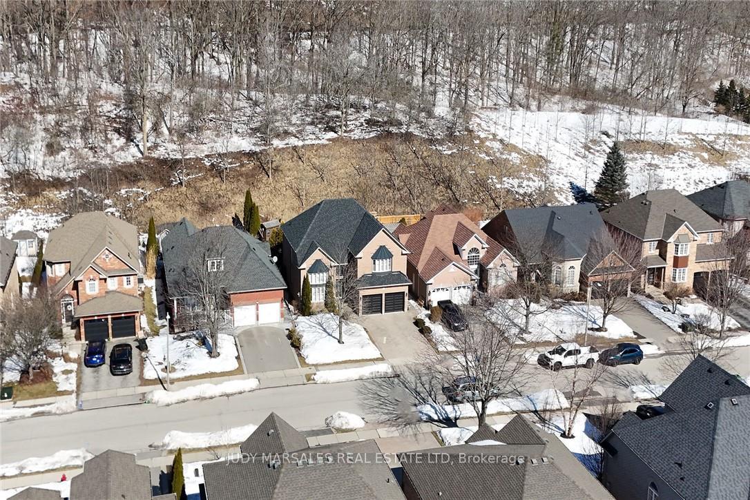 Photo 4 of 132 Davidson Boulevard, Hamilton, Dundas — HOMEH