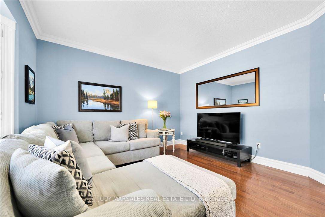 Photo 12 of 132 Davidson Boulevard, Hamilton, Dundas — HOMEH