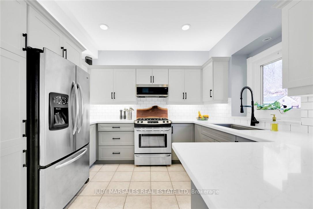 Photo 16 of 132 Davidson Boulevard, Hamilton, Dundas — HOMEH