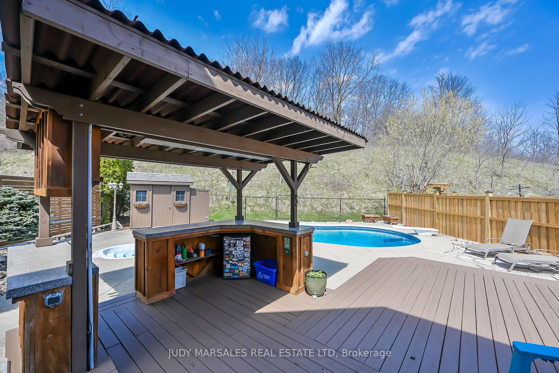 Photo 39 of 132 Davidson Boulevard, Hamilton, Dundas — HOMEH