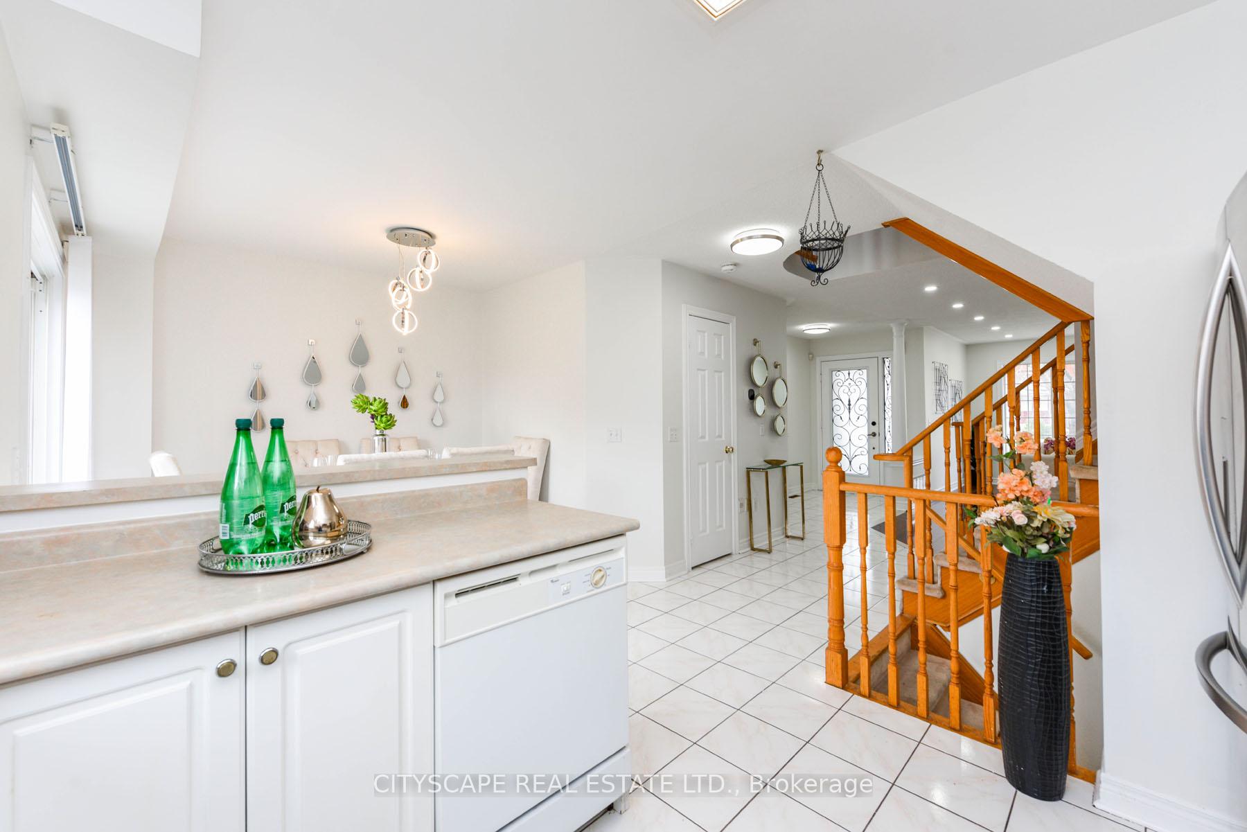 Photo 16 of 56 Checkerberry Crescent, Brampton, Sandringham-Wellington — HOMEH
