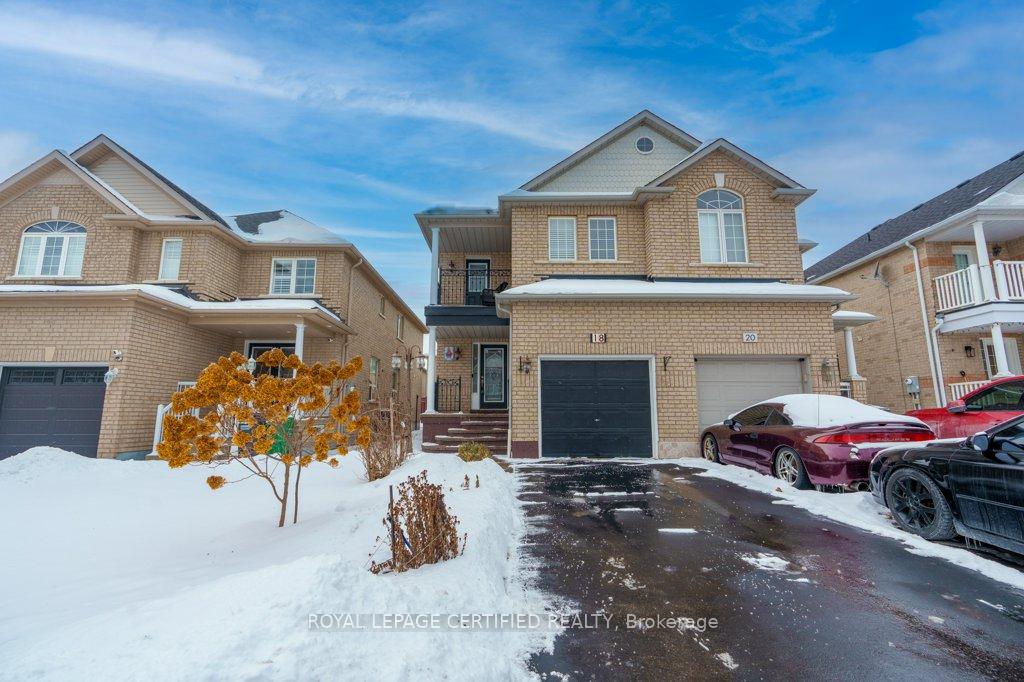 Photo 2 of 18 Newark Way, Brampton, Fletcher's Meadow — HOMEH