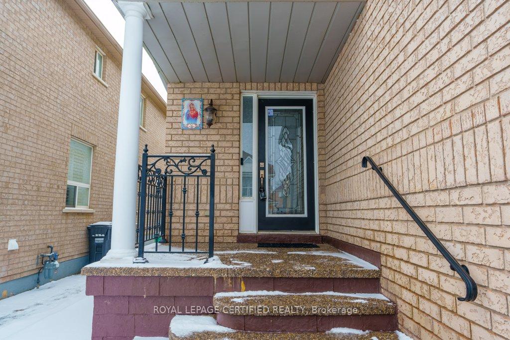Photo 4 of 18 Newark Way, Brampton, Fletcher's Meadow — HOMEH