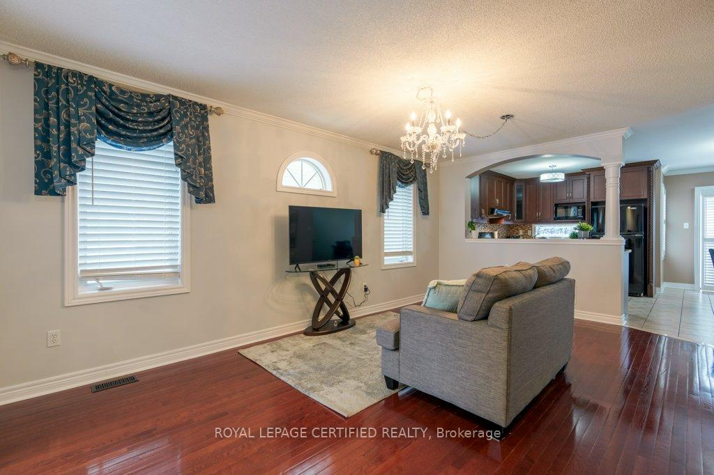 Photo 7 of 18 Newark Way, Brampton, Fletcher's Meadow — HOMEH