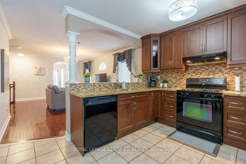 Photo 14 of 18 Newark Way, Brampton, Fletcher's Meadow — HOMEH
