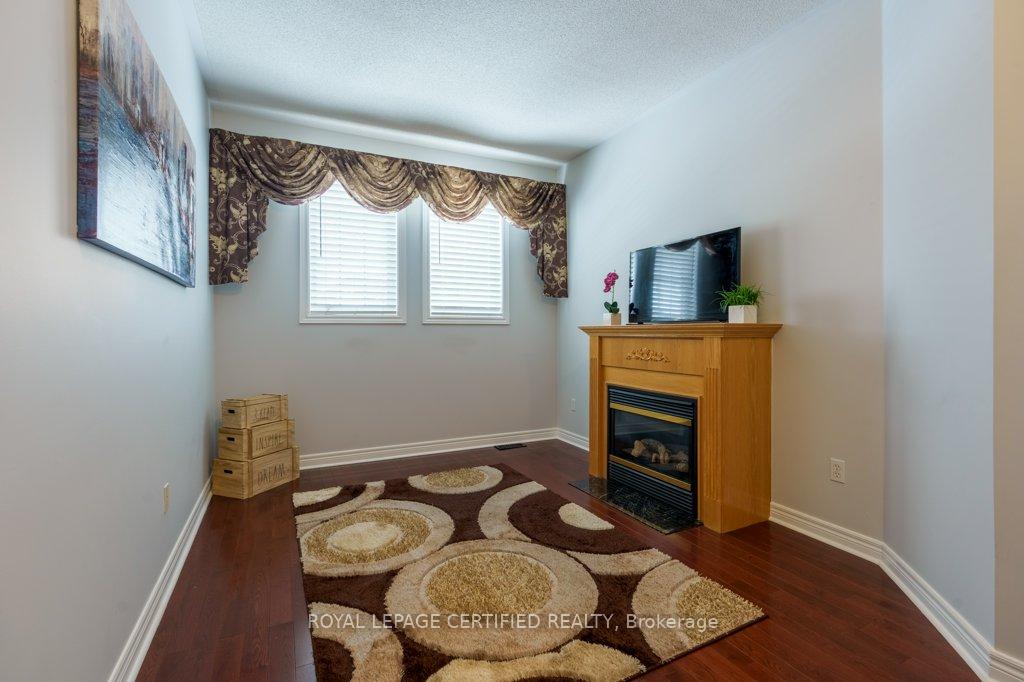 Photo 19 of 18 Newark Way, Brampton, Fletcher's Meadow — HOMEH