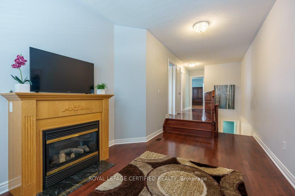 Photo 20 of 18 Newark Way, Brampton, Fletcher's Meadow — HOMEH