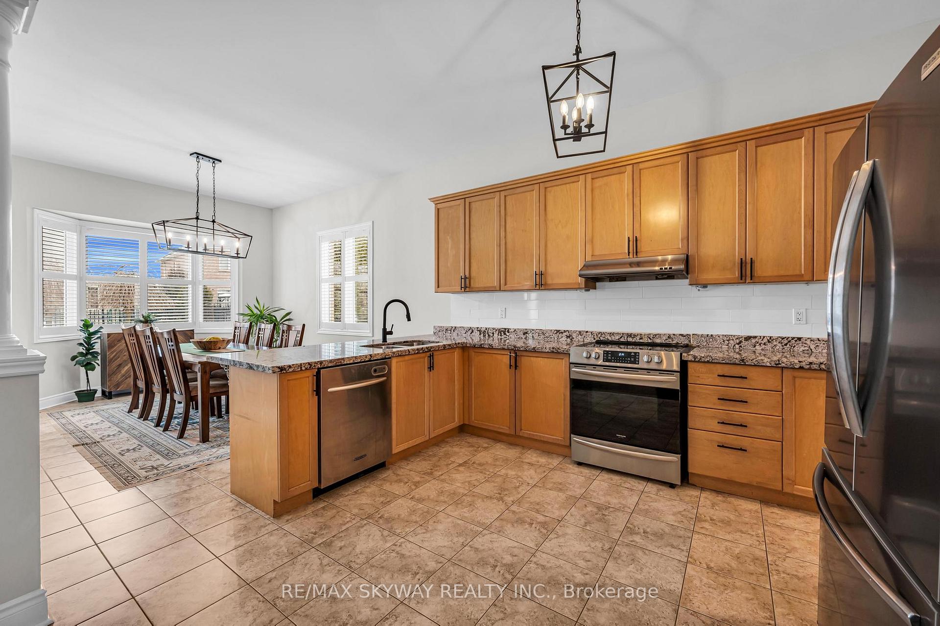 Photo 13 of 9 Louvre Circle N, Brampton, Vales of Castlemore North — HOMEH