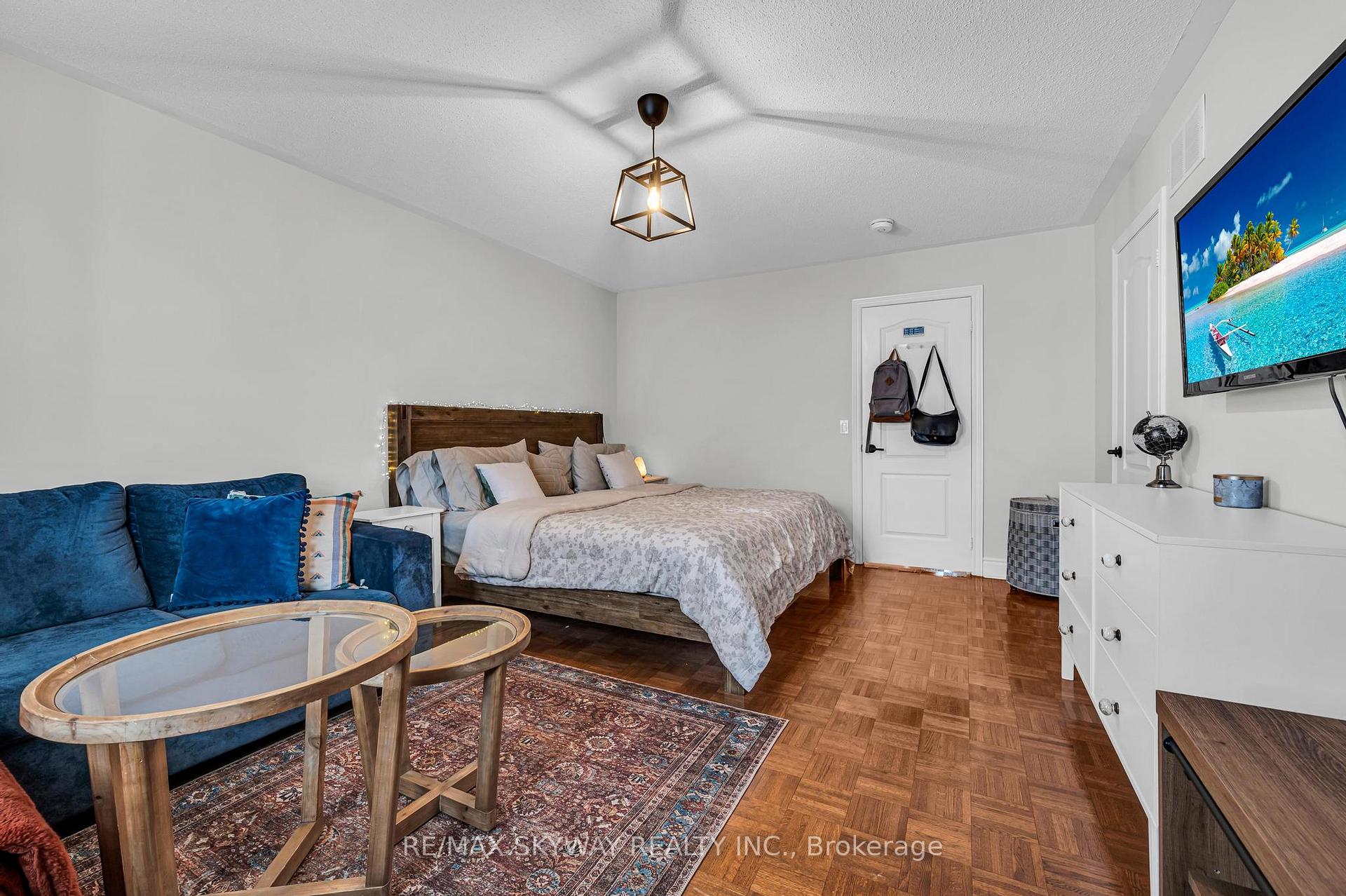 Photo 24 of 9 Louvre Circle N, Brampton, Vales of Castlemore North — HOMEH