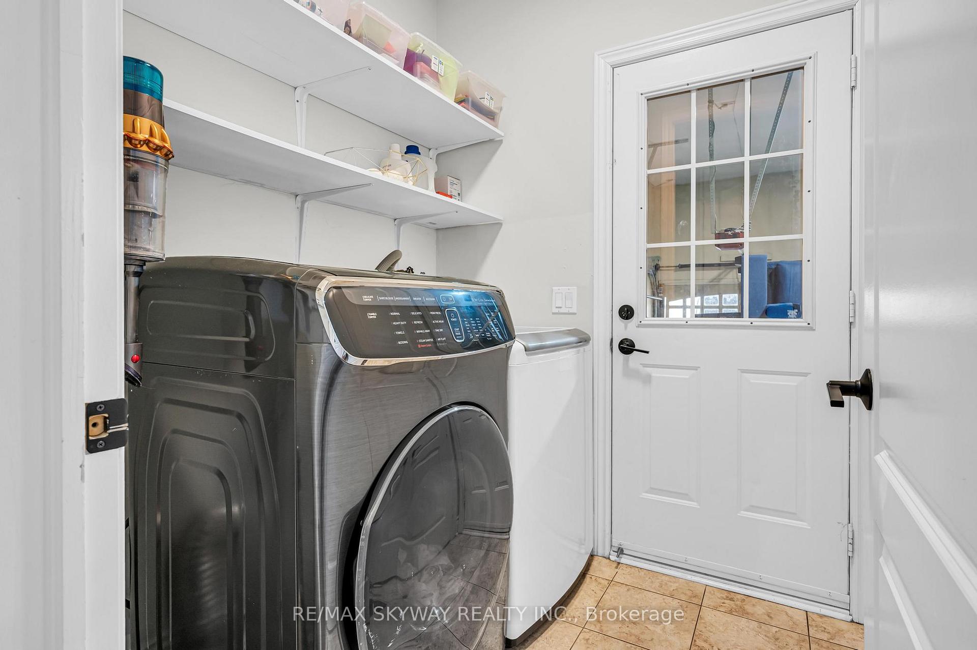 Photo 25 of 9 Louvre Circle N, Brampton, Vales of Castlemore North — HOMEH