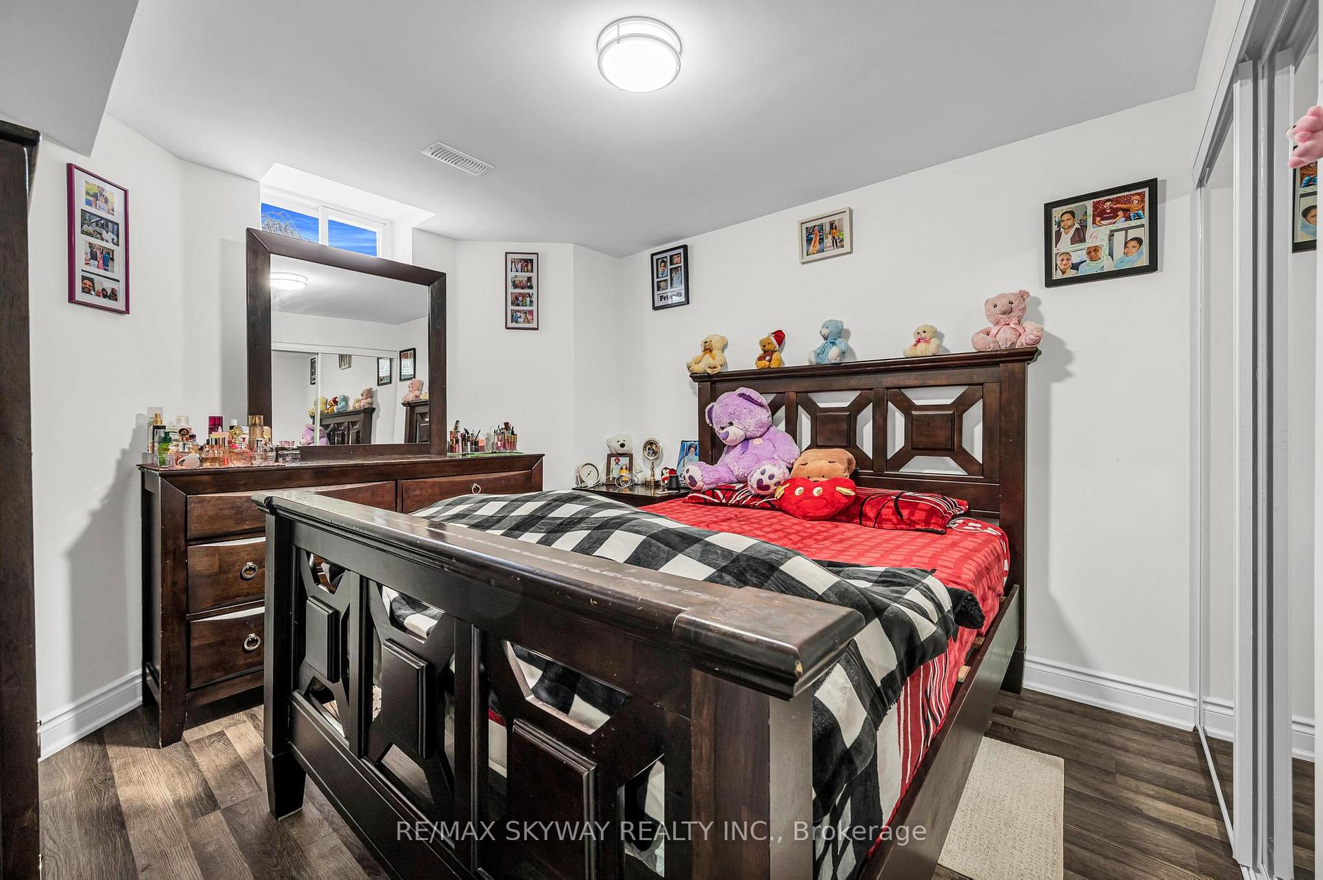 Photo 33 of 9 Louvre Circle N, Brampton, Vales of Castlemore North — HOMEH