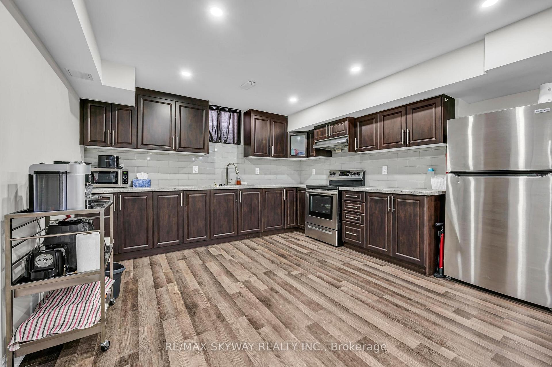 Photo 35 of 9 Louvre Circle N, Brampton, Vales of Castlemore North — HOMEH