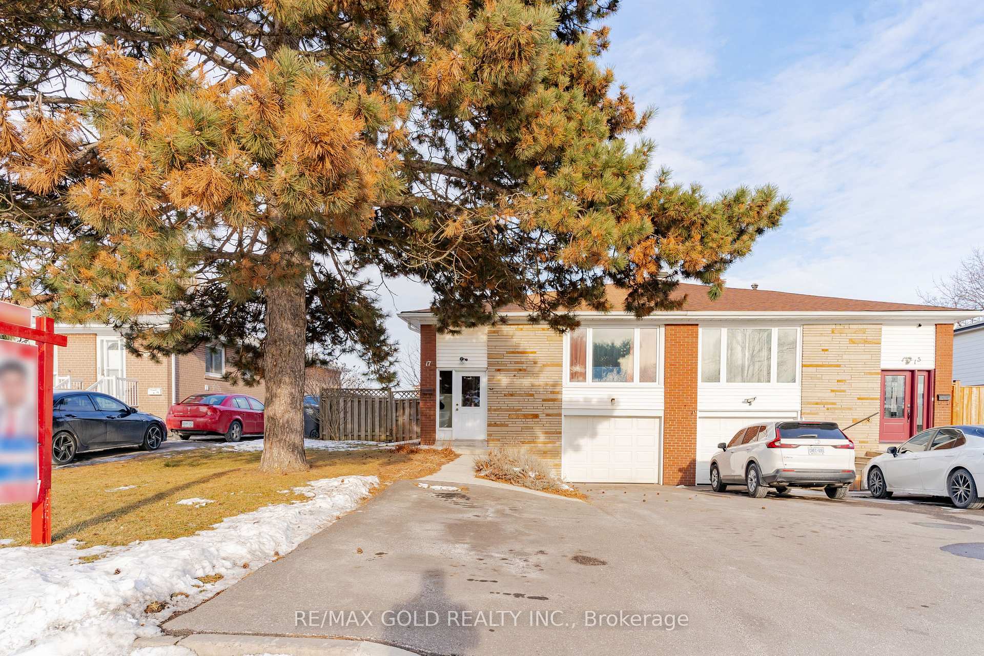 Photo 3 of 17 Edenridge Drive, Brampton, Southgate — HOMEH