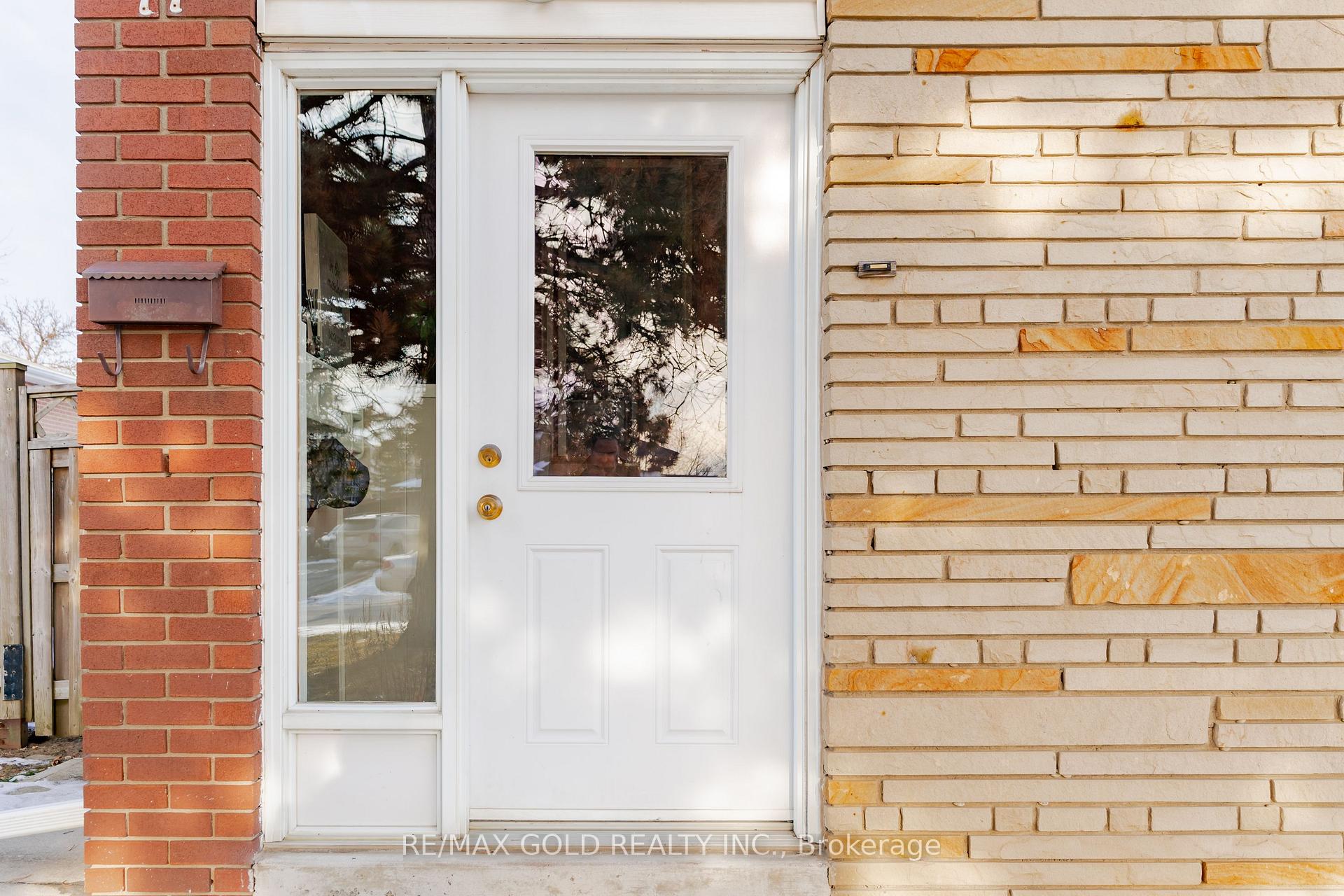 Photo 4 of 17 Edenridge Drive, Brampton, Southgate — HOMEH