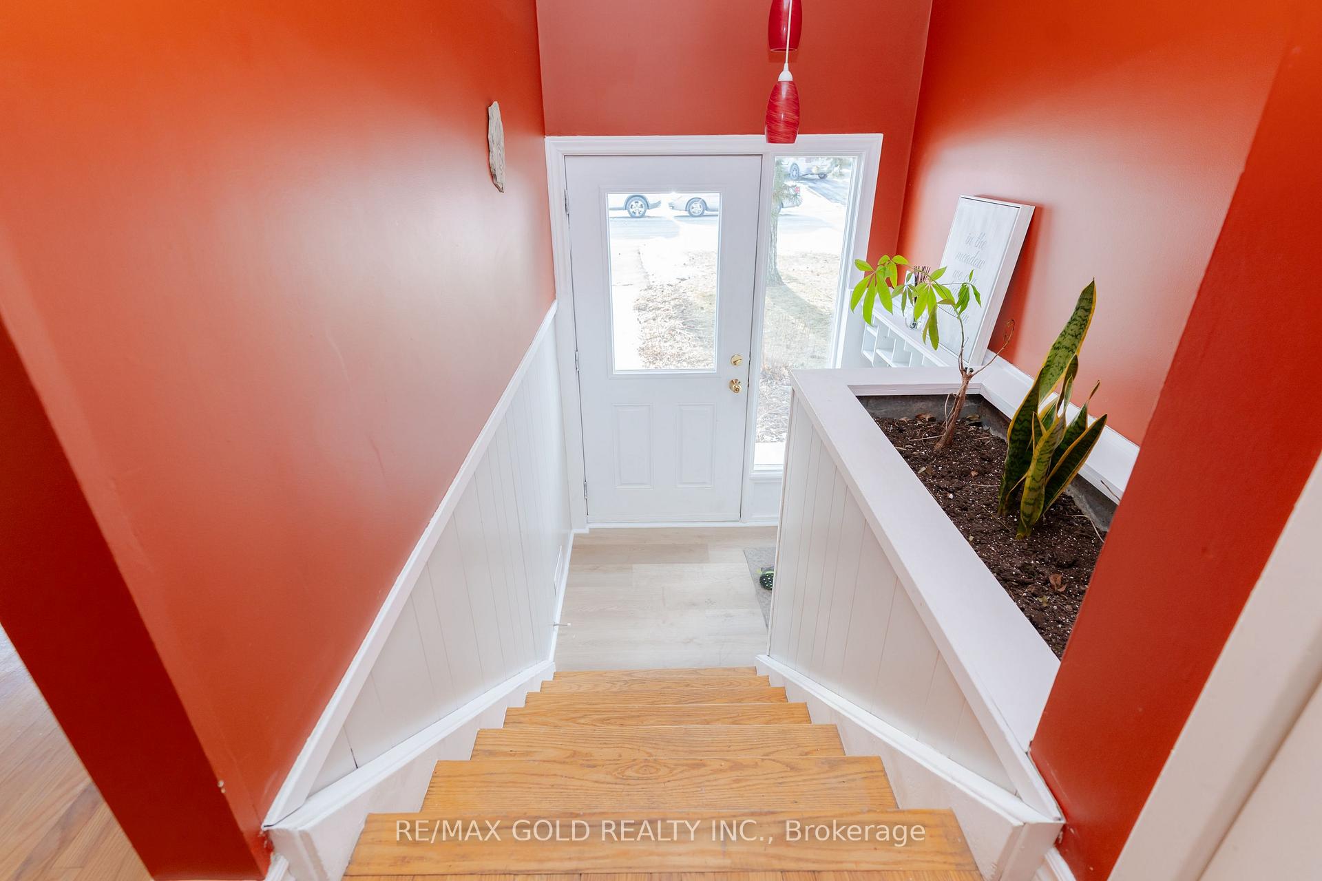 Photo 6 of 17 Edenridge Drive, Brampton, Southgate — HOMEH