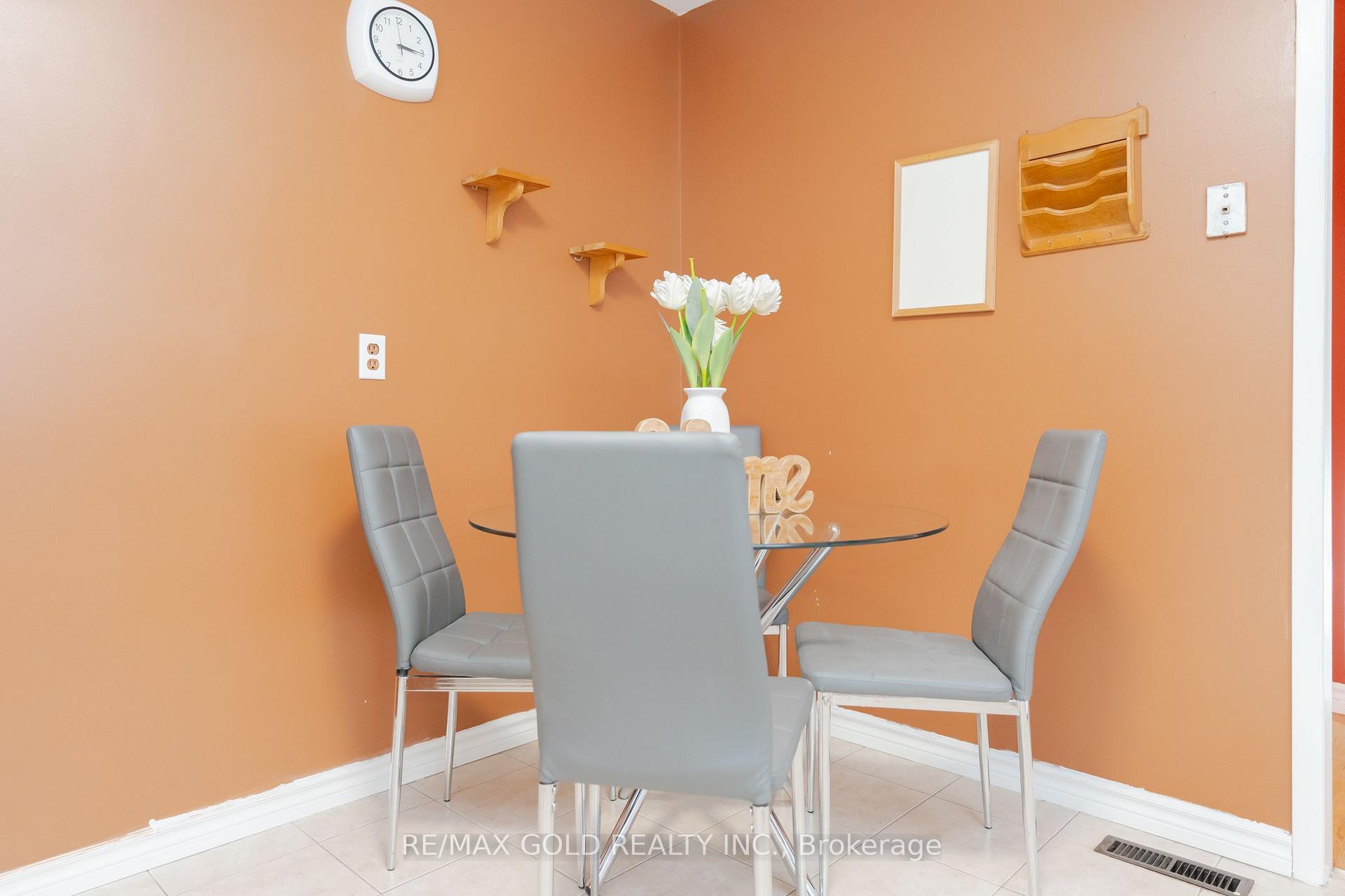 Photo 8 of 17 Edenridge Drive, Brampton, Southgate — HOMEH