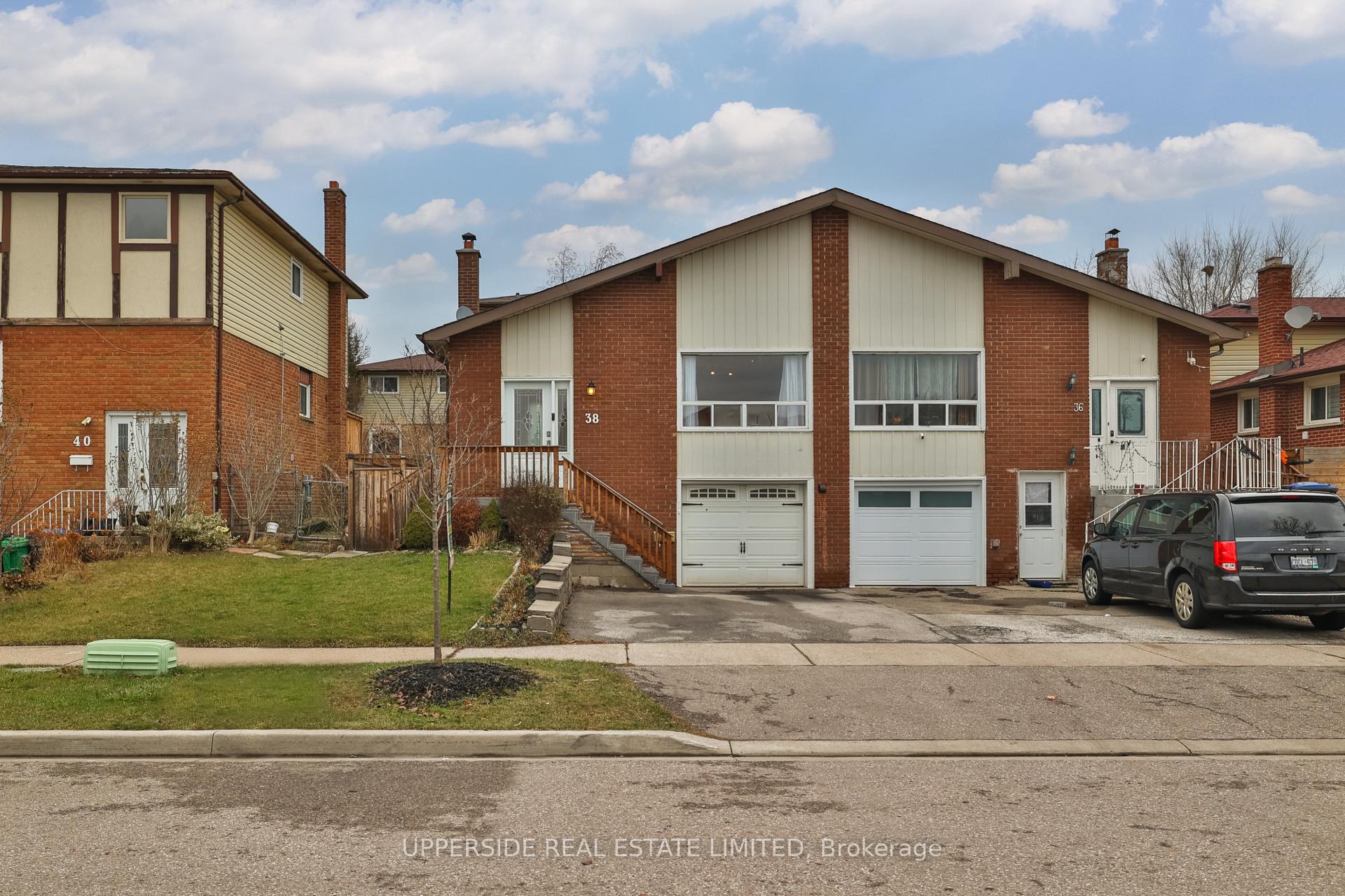 Photo 1 of 38 Newlyn Crescent, Brampton, Brampton North — HOMEH