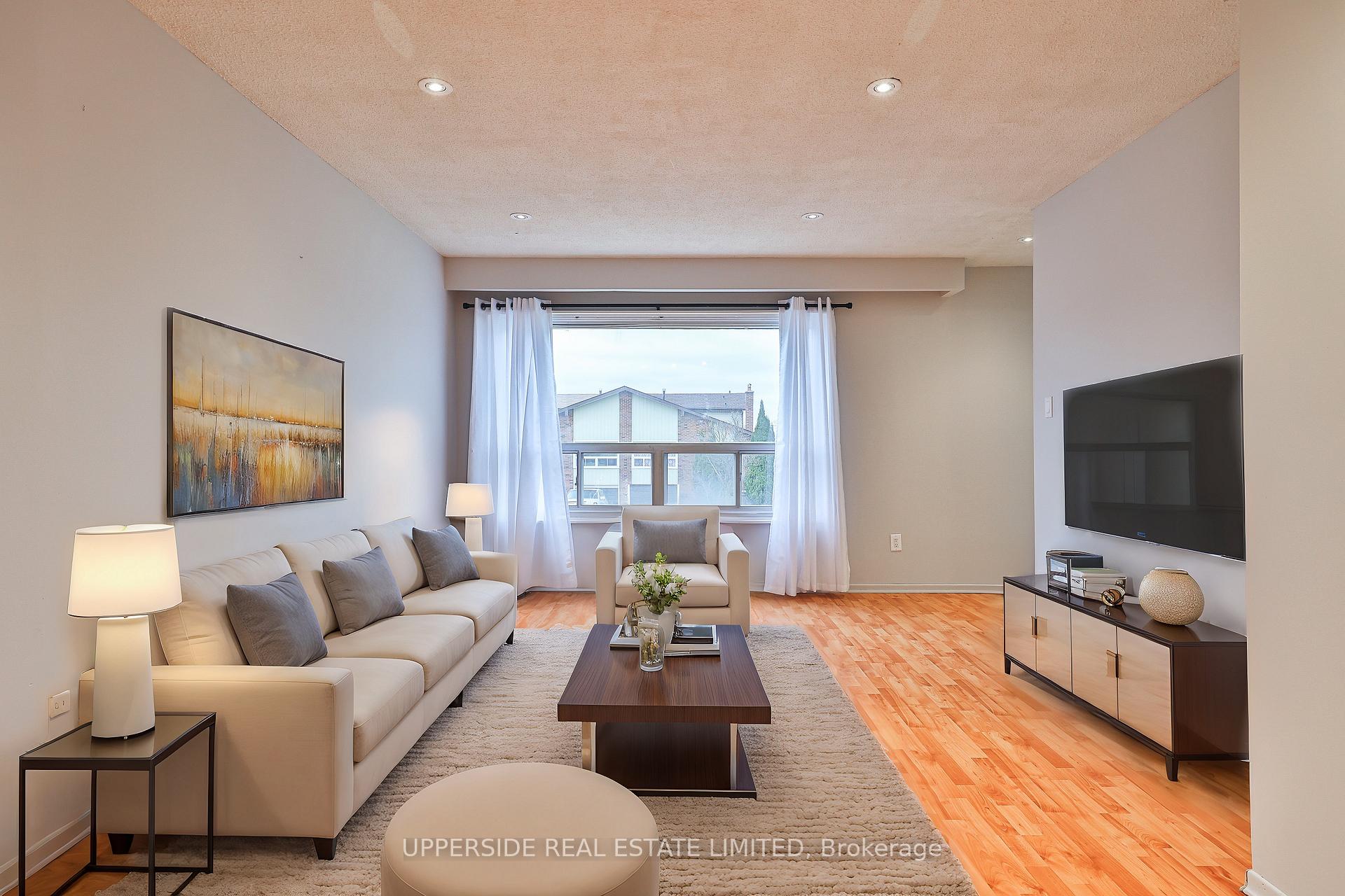 Photo 3 of 38 Newlyn Crescent, Brampton, Brampton North — HOMEH