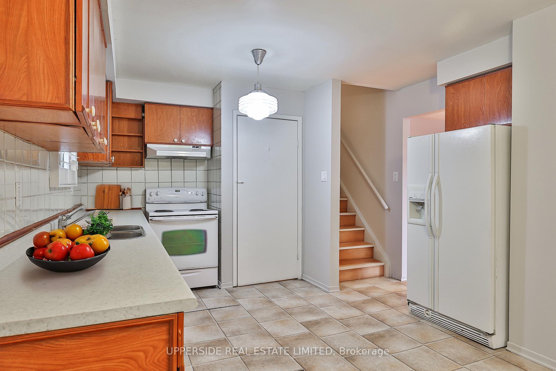 Photo 6 of 38 Newlyn Crescent, Brampton, Brampton North — HOMEH
