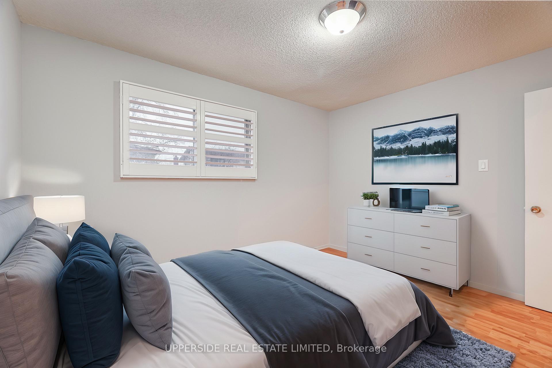 Photo 9 of 38 Newlyn Crescent, Brampton, Brampton North — HOMEH