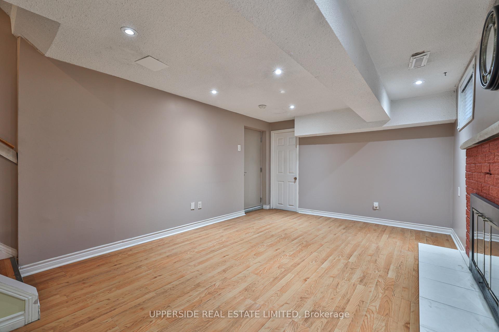 Photo 16 of 38 Newlyn Crescent, Brampton, Brampton North — HOMEH
