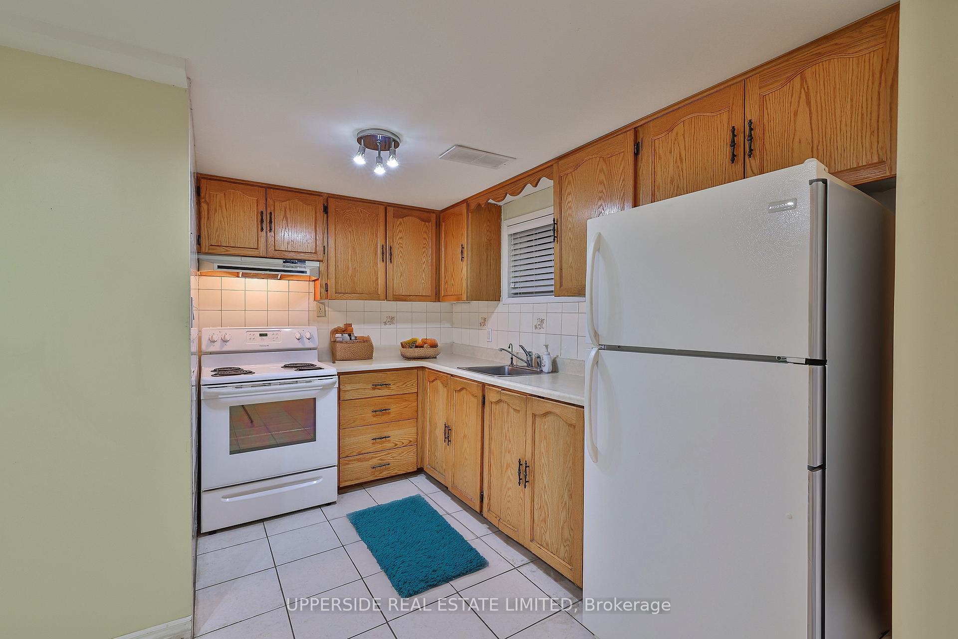 Photo 17 of 38 Newlyn Crescent, Brampton, Brampton North — HOMEH