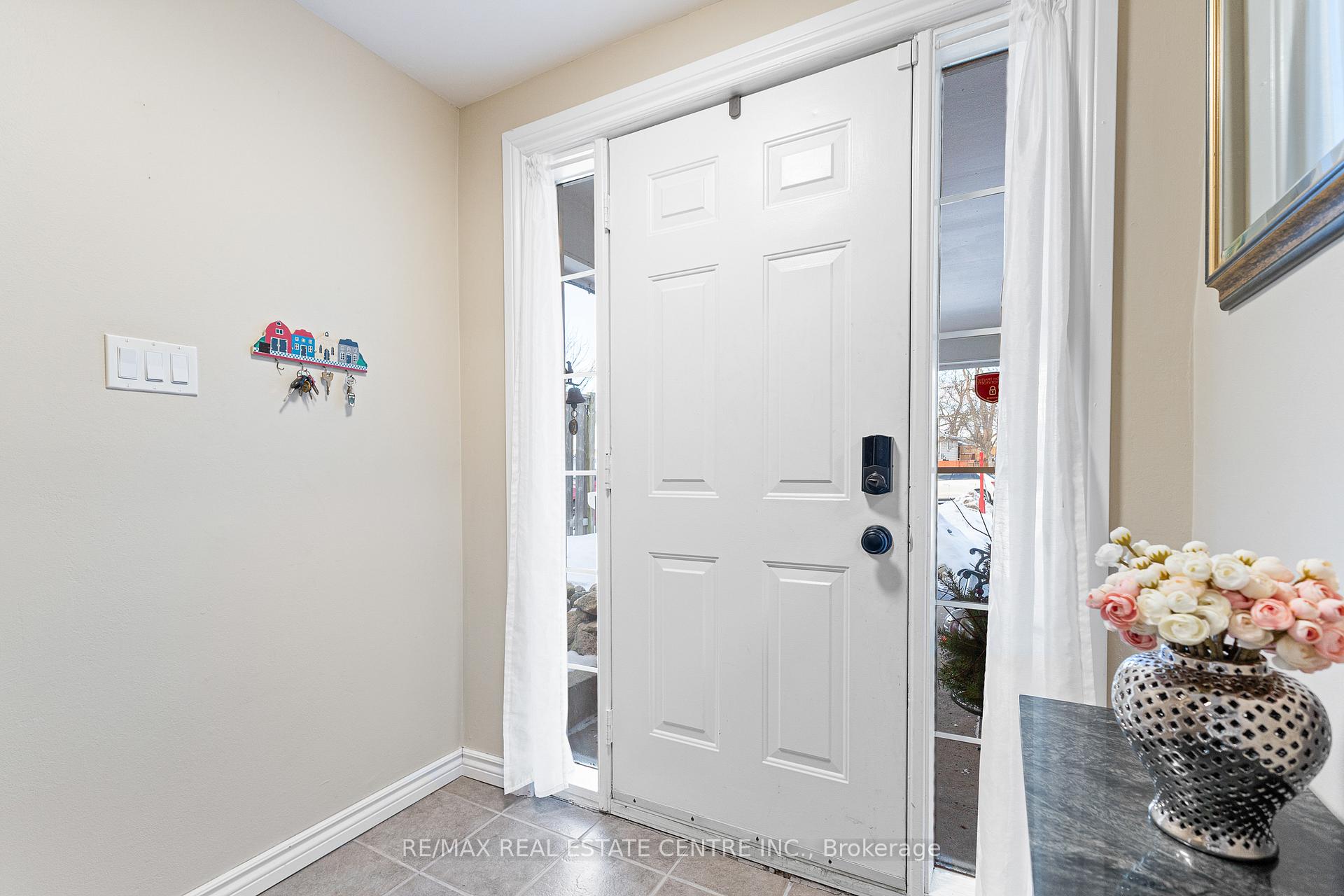 Photo 5 of 103 Griselda Crescent, Brampton, Northgate — HOMEH