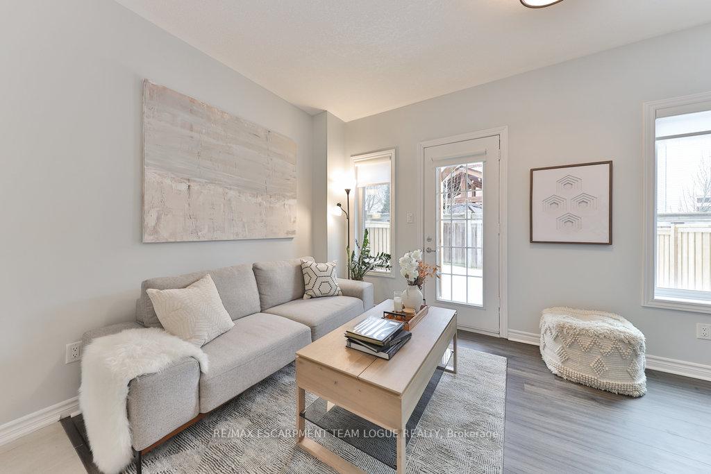 Photo 7 of 34 Borers Creek Circle, Hamilton, Waterdown — HOMEH