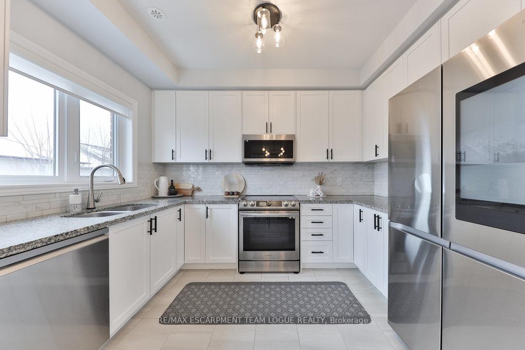 Photo 15 of 34 Borers Creek Circle, Hamilton, Waterdown — HOMEH