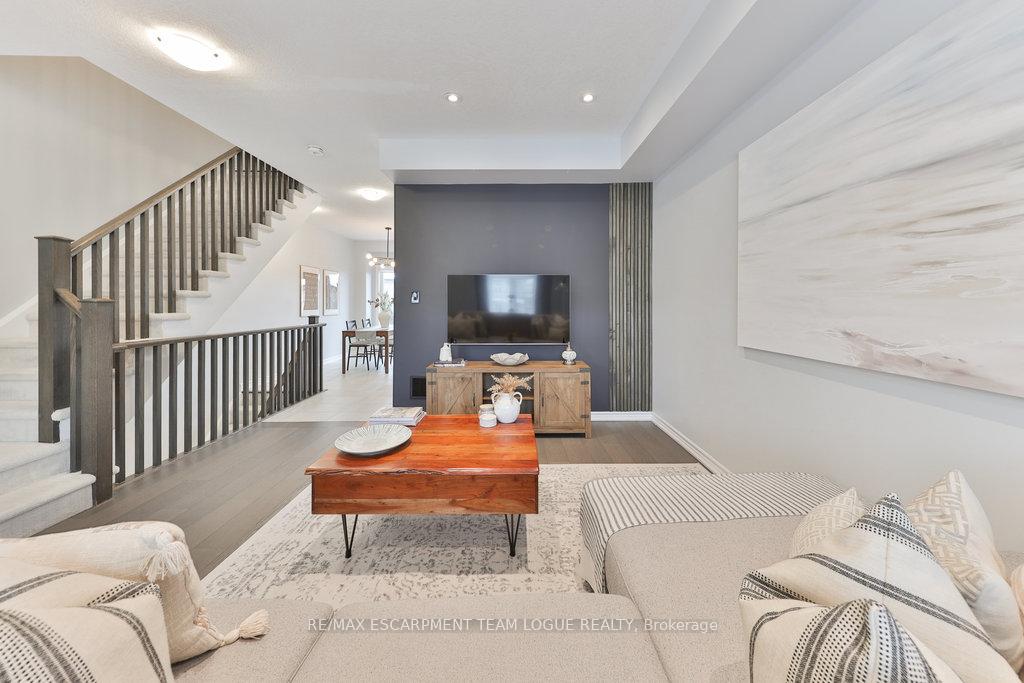 Photo 22 of 34 Borers Creek Circle, Hamilton, Waterdown — HOMEH