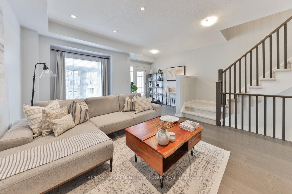 Photo 23 of 34 Borers Creek Circle, Hamilton, Waterdown — HOMEH