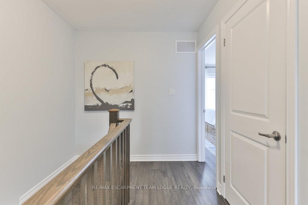 Photo 27 of 34 Borers Creek Circle, Hamilton, Waterdown — HOMEH