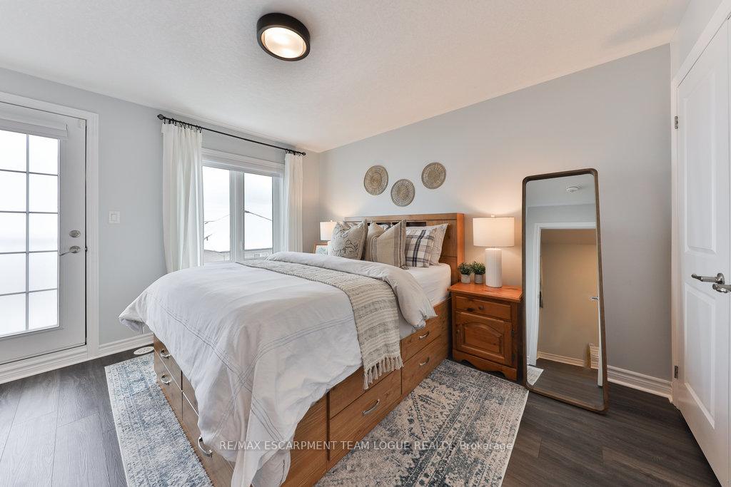Photo 28 of 34 Borers Creek Circle, Hamilton, Waterdown — HOMEH