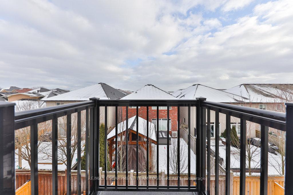 Photo 33 of 34 Borers Creek Circle, Hamilton, Waterdown — HOMEH