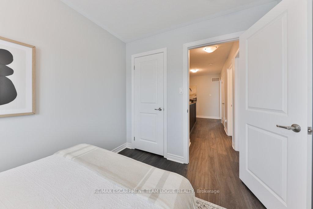 Photo 39 of 34 Borers Creek Circle, Hamilton, Waterdown — HOMEH