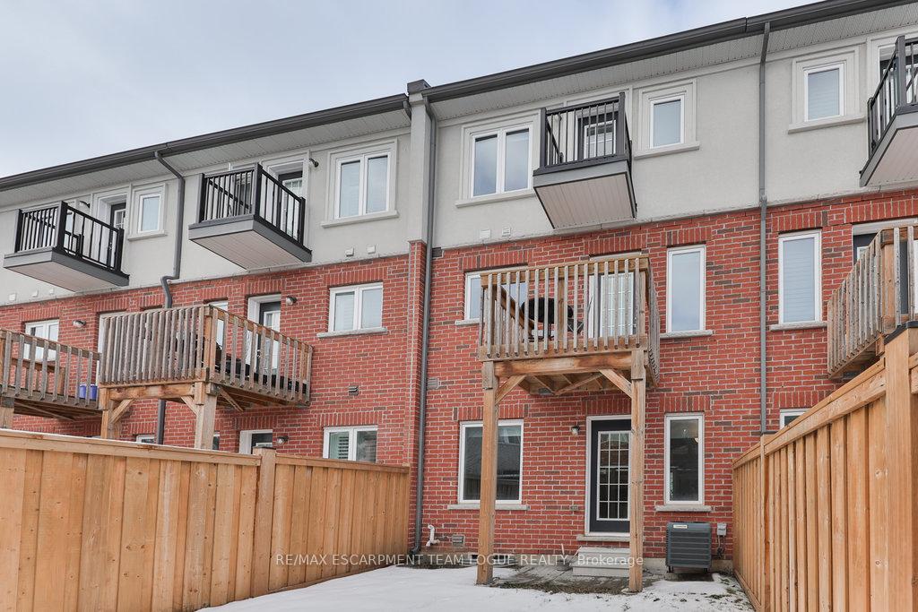 Photo 43 of 34 Borers Creek Circle, Hamilton, Waterdown — HOMEH