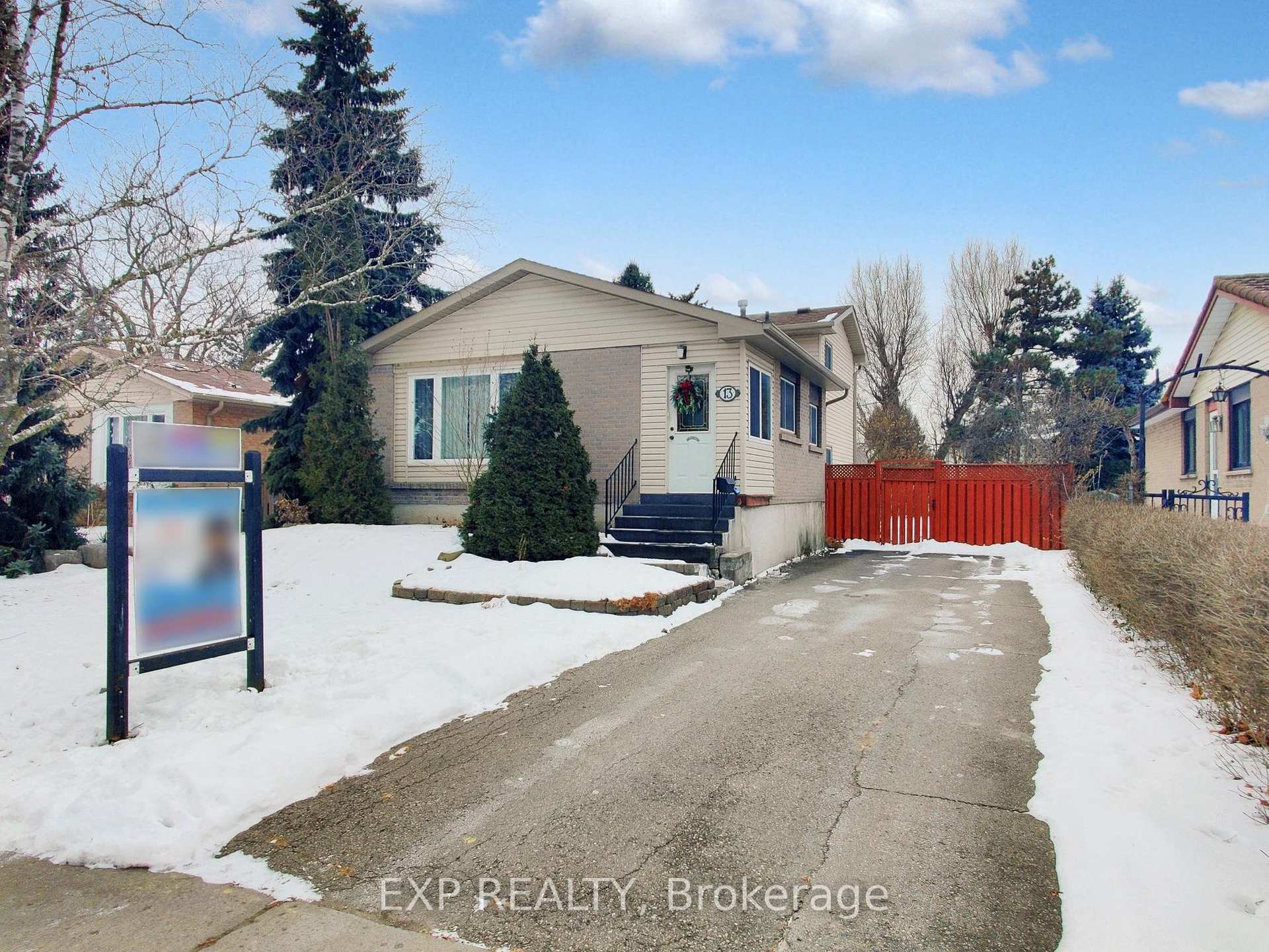 Photo 4 of 13 Newstead Crescent, Brampton, Madoc — HOMEH