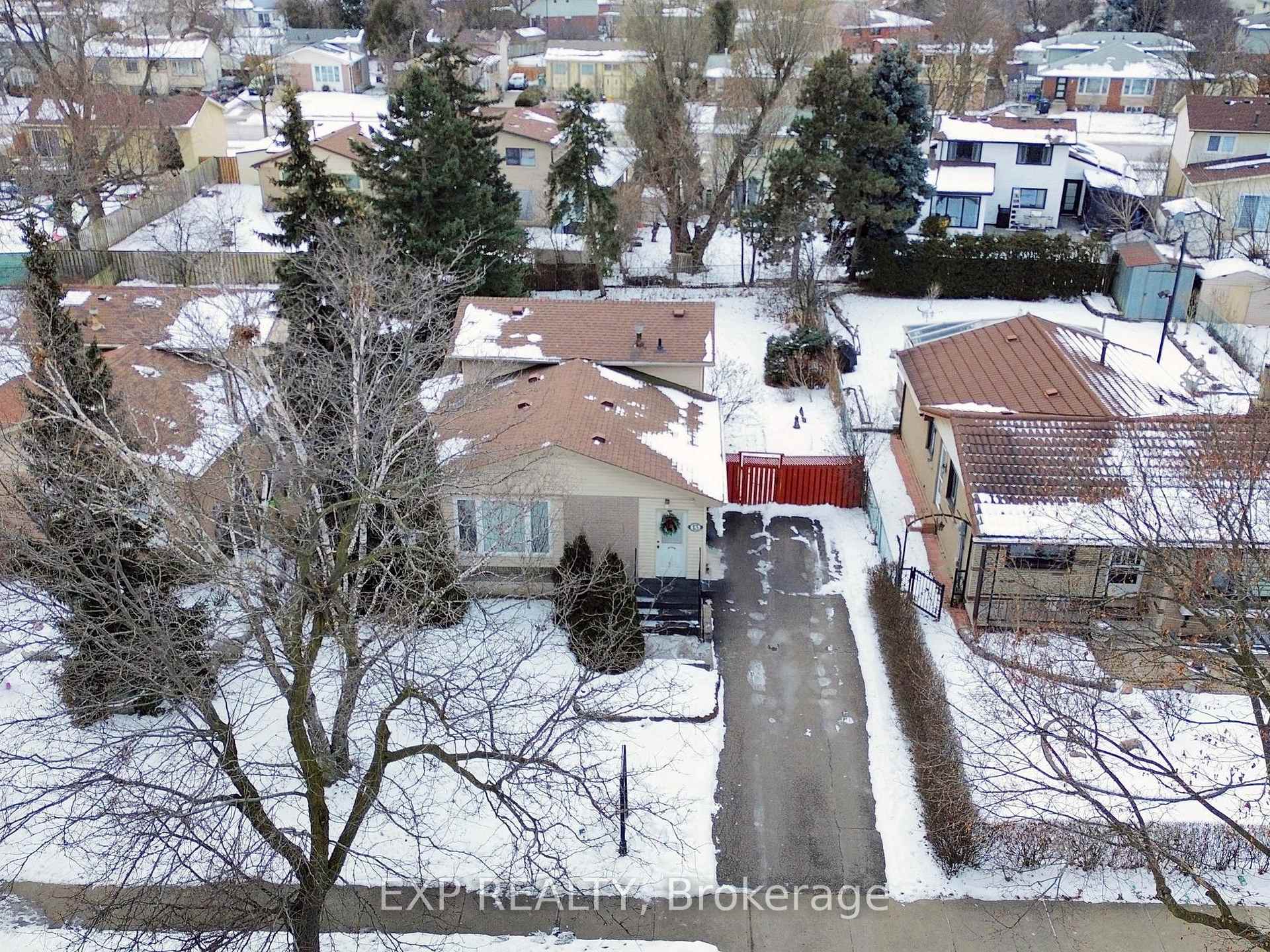 Photo 2 of 13 Newstead Crescent, Brampton, Madoc — HOMEH