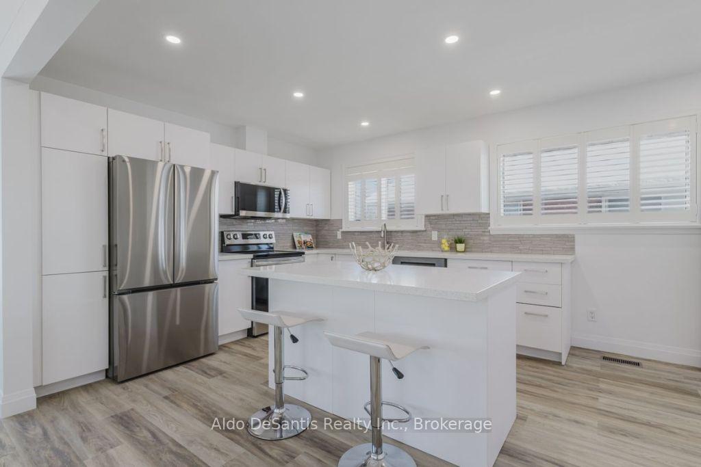 Photo 4 of 585 East 27th Street, Hamilton, Burkholme — HOMEH