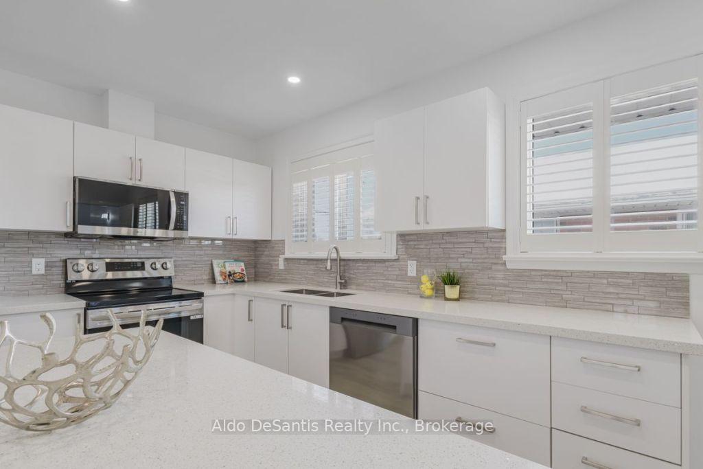 Photo 5 of 585 East 27th Street, Hamilton, Burkholme — HOMEH