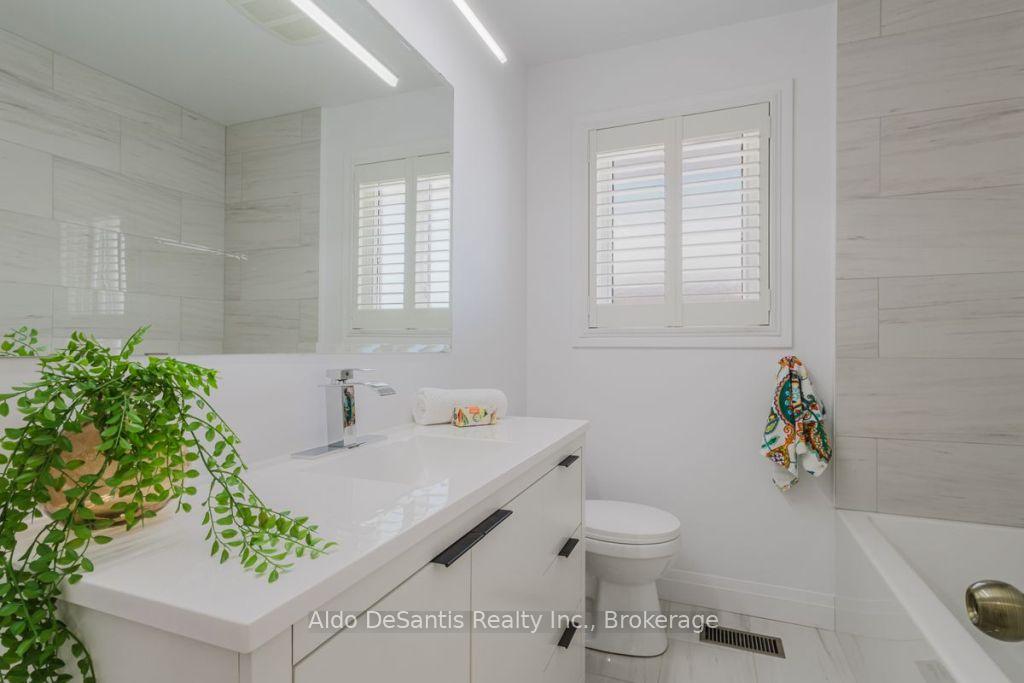 Photo 12 of 585 East 27th Street, Hamilton, Burkholme — HOMEH