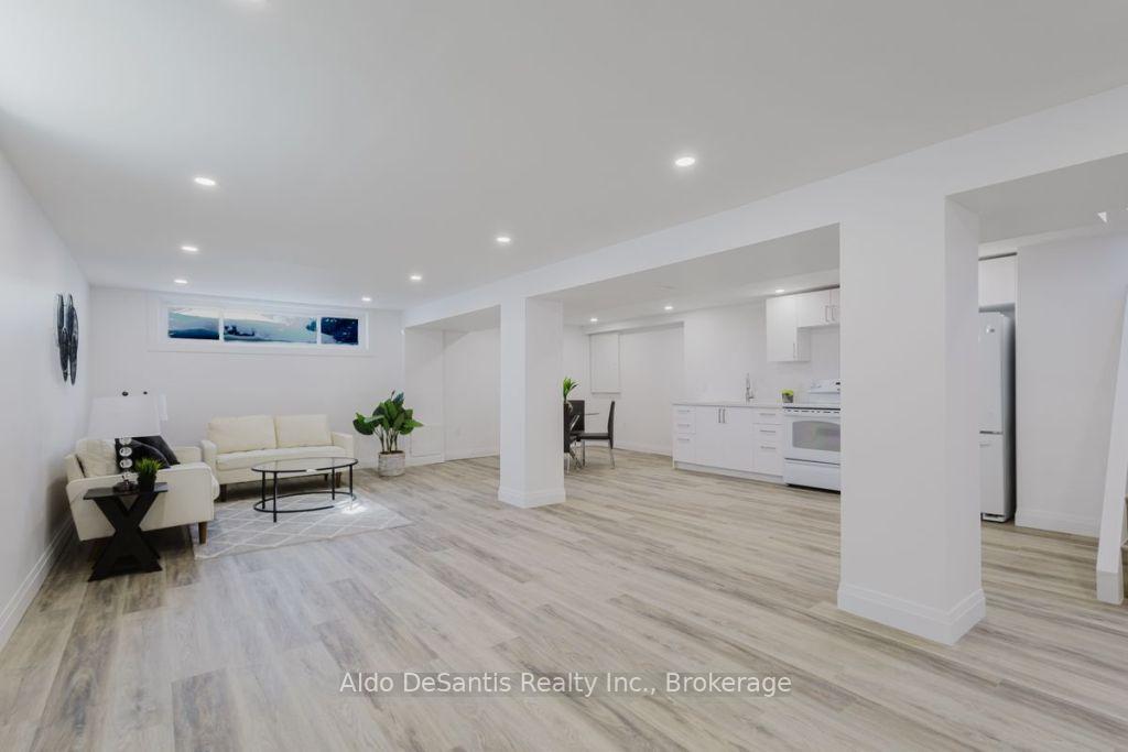 Photo 17 of 585 East 27th Street, Hamilton, Burkholme — HOMEH