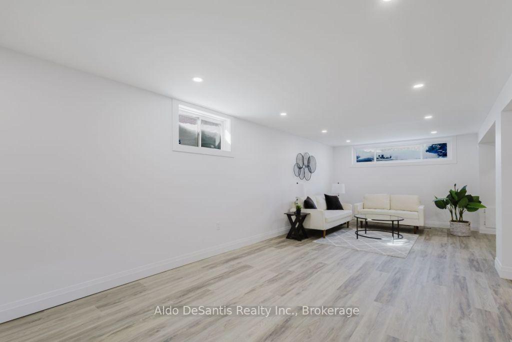 Photo 18 of 585 East 27th Street, Hamilton, Burkholme — HOMEH