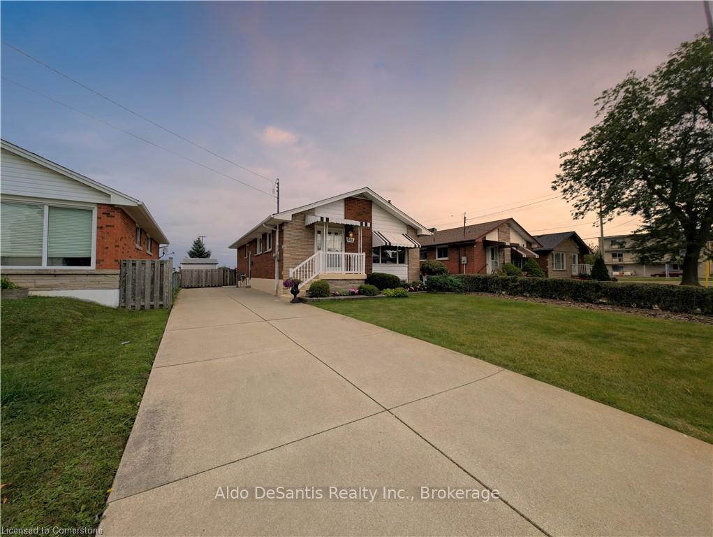 Photo 25 of 585 East 27th Street, Hamilton, Burkholme — HOMEH