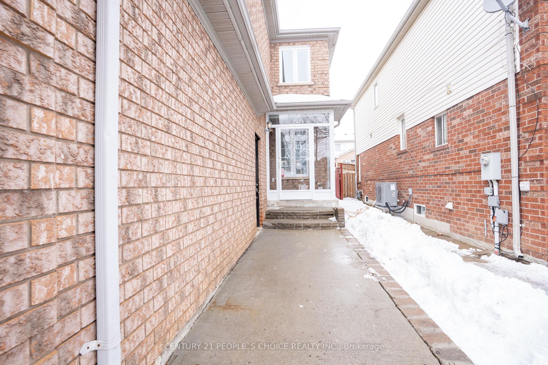 Photo 3 of 23 Cordgrass Crescent, Brampton, Sandringham-Wellington — HOMEH
