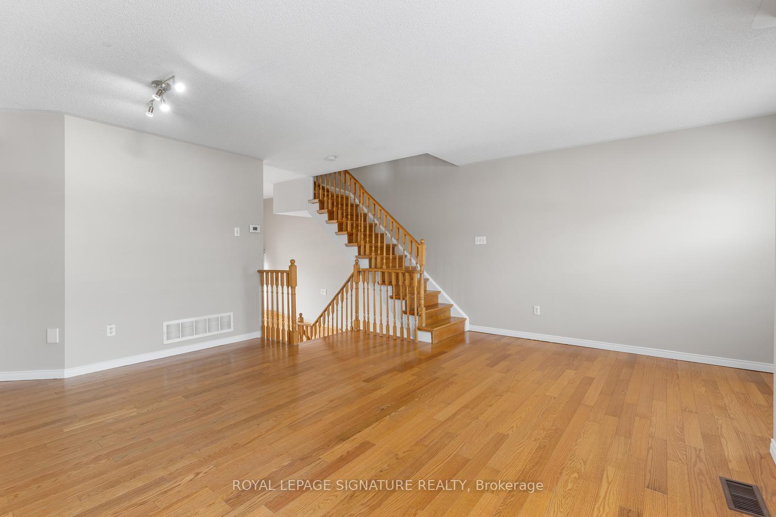 Photo 10 of 26 Provincial Place, Brampton, Northgate — HOMEH