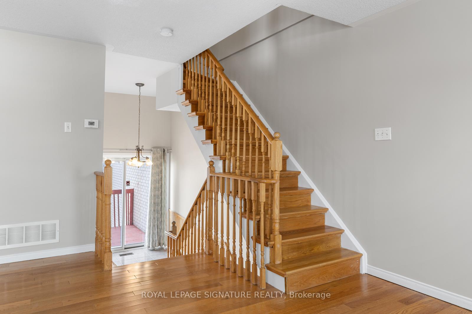 Photo 11 of 26 Provincial Place, Brampton, Northgate — HOMEH
